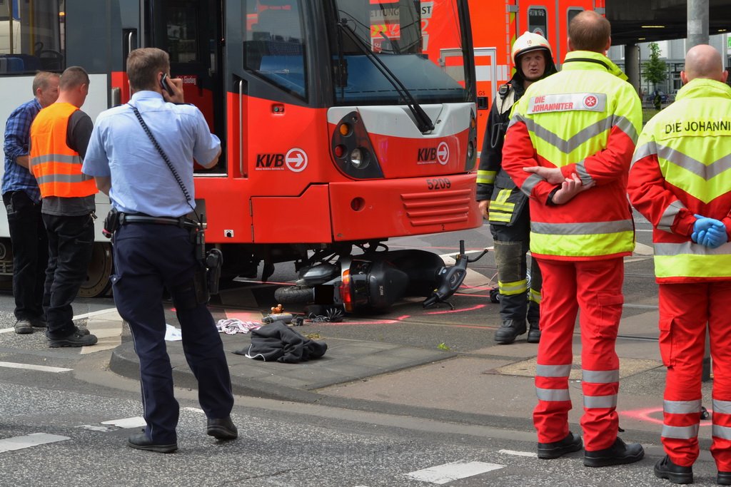 VU Roller Strab Koeln Deutz Messekreisel P1680.JPG - Miklos Laubert